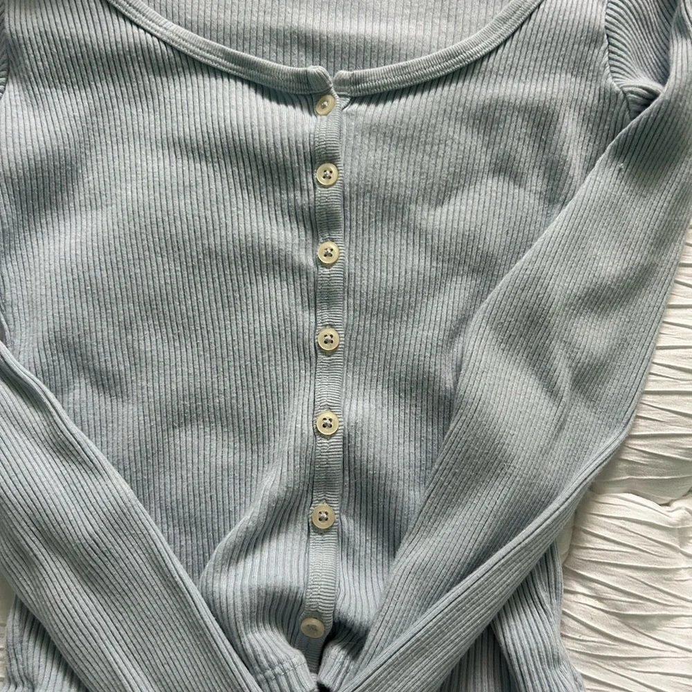 Brandy Melville button up top - Picture 3 of 4